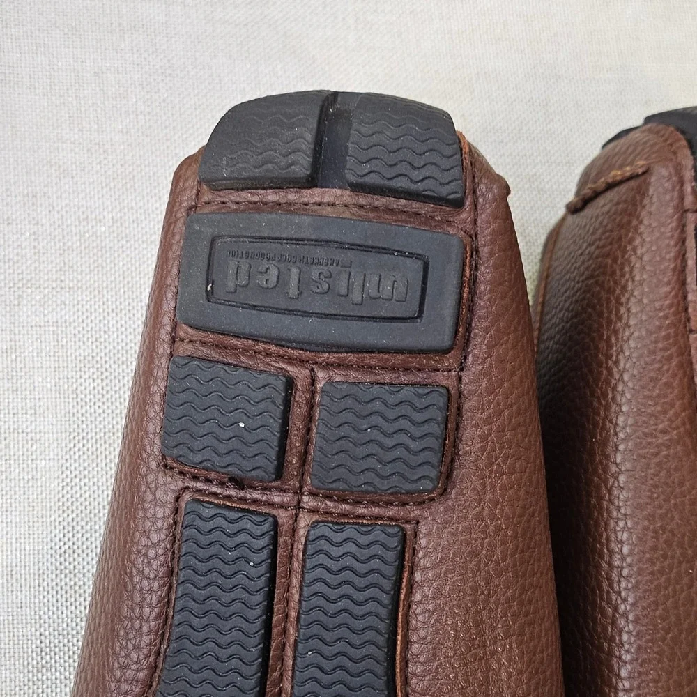 Kenneth Cole Unlisted minimal signs